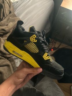 Jordan 4’s thunder