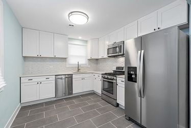 Shaker White / L-shape kitchen at an affordable 