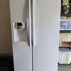 SAMSUNG REFRIGERATOR FOR SALE 