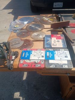 Craftsman 10'' table saw with Craftsman Saw Blades and Molding Sets Lot