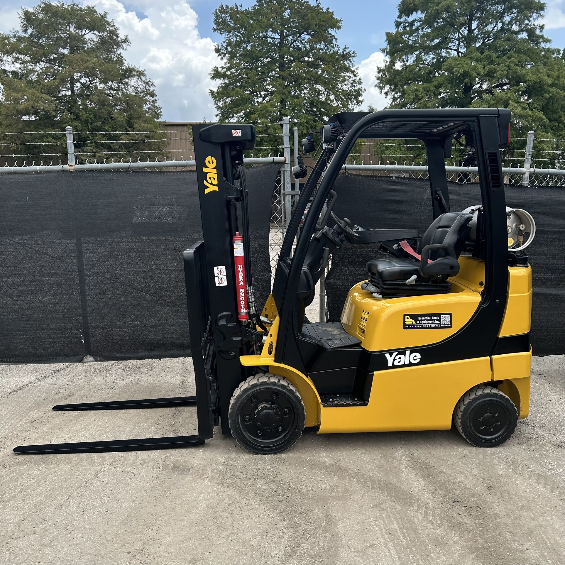 2017 Yale 5,000lb 3-Stage Propane Forklift GLC050VX Cushion Forklift- 14,487hrs