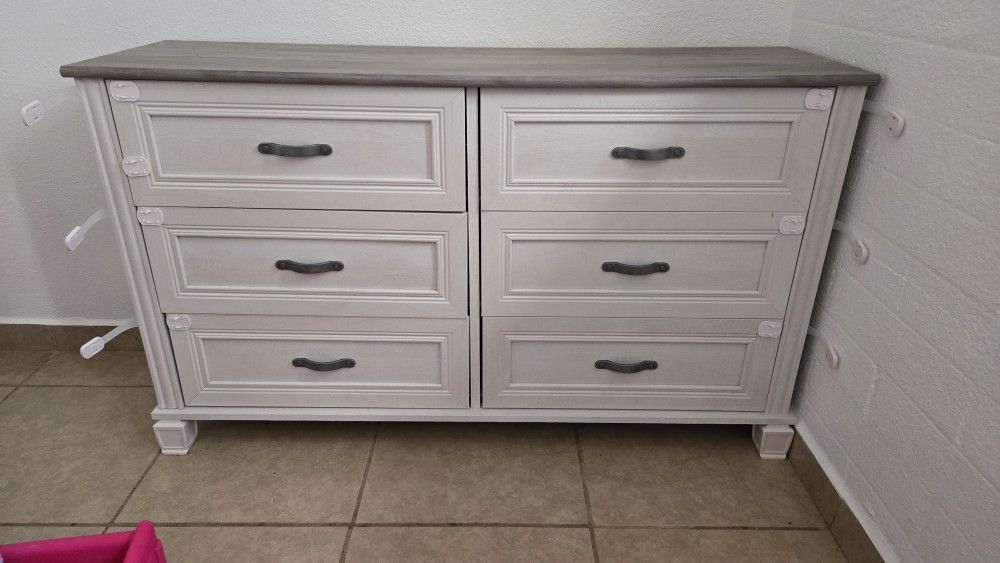 White Creamy Dresser