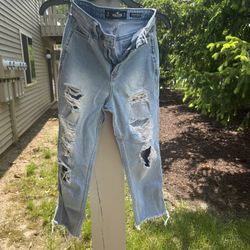 Hollister Ultra High Rise Mom Jeans