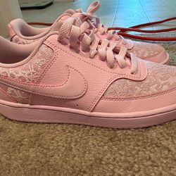 Brand new Nike women shoe