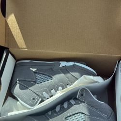 Wolf Grey 5s Size 8C