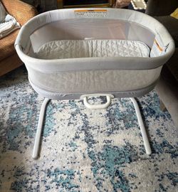 Garco DreamMore baby bassinet