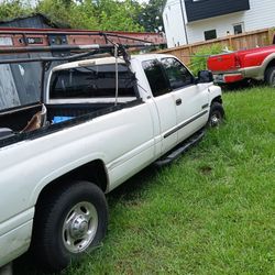 2002 Dodge Ram 2500 Diesel Truck