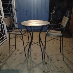 TABLE AND CHAIRS FOR PATIO