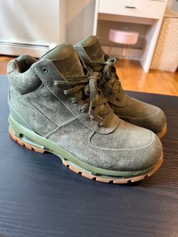 NIKE ACG Boots size 11