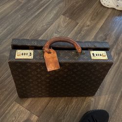 Louis Vuitton Trunk Clutch for Sale in San Marcos, CA - OfferUp