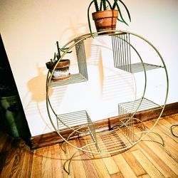 MCM plant stand