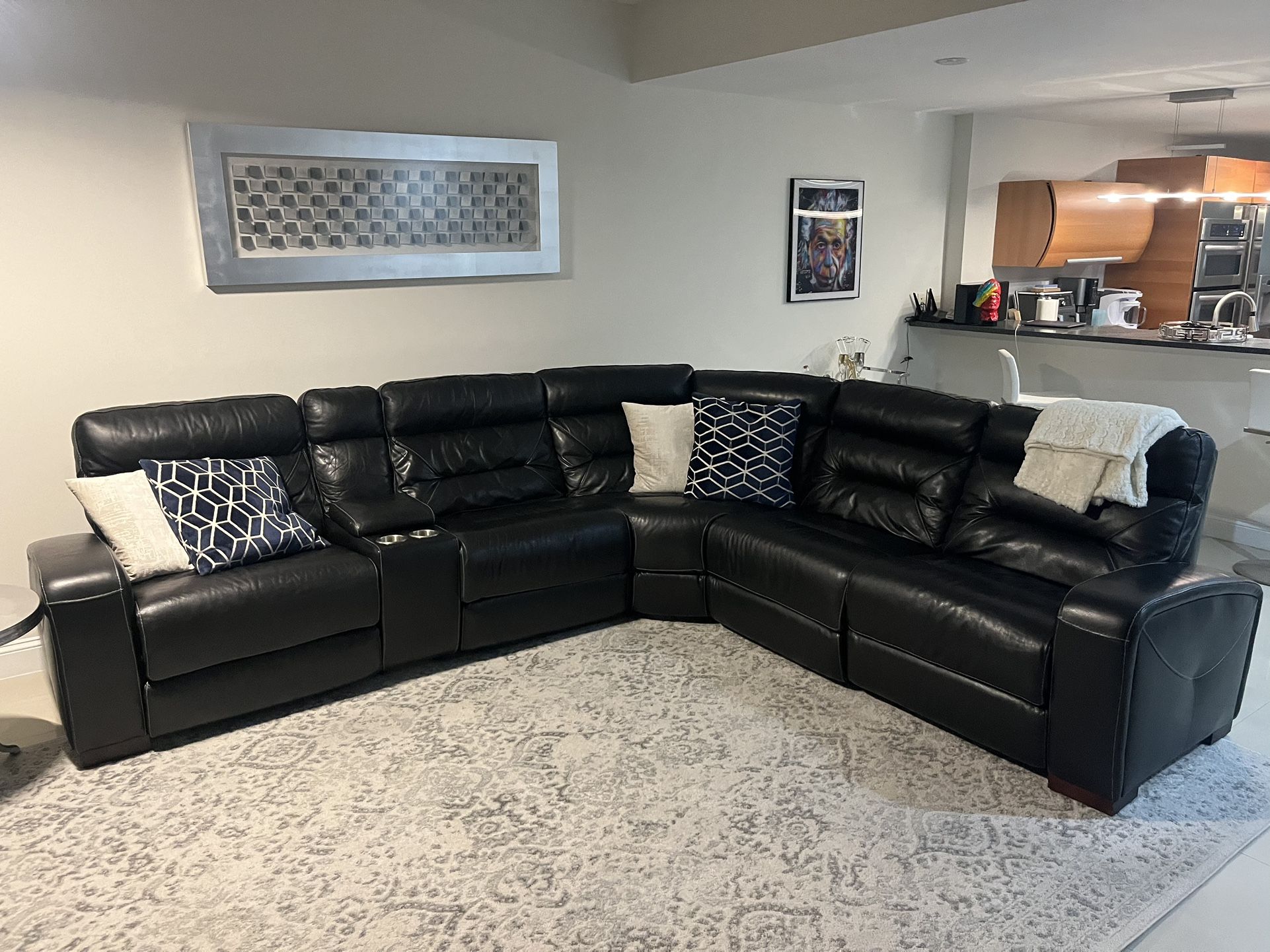 Black leather Sofa With recliner Seats 