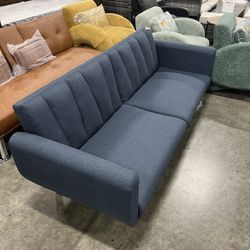 Oversized Futon / Futón de gran tamaño