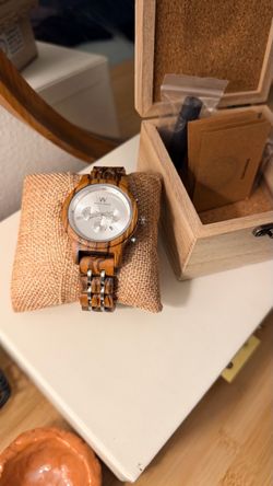 Avant wood watch