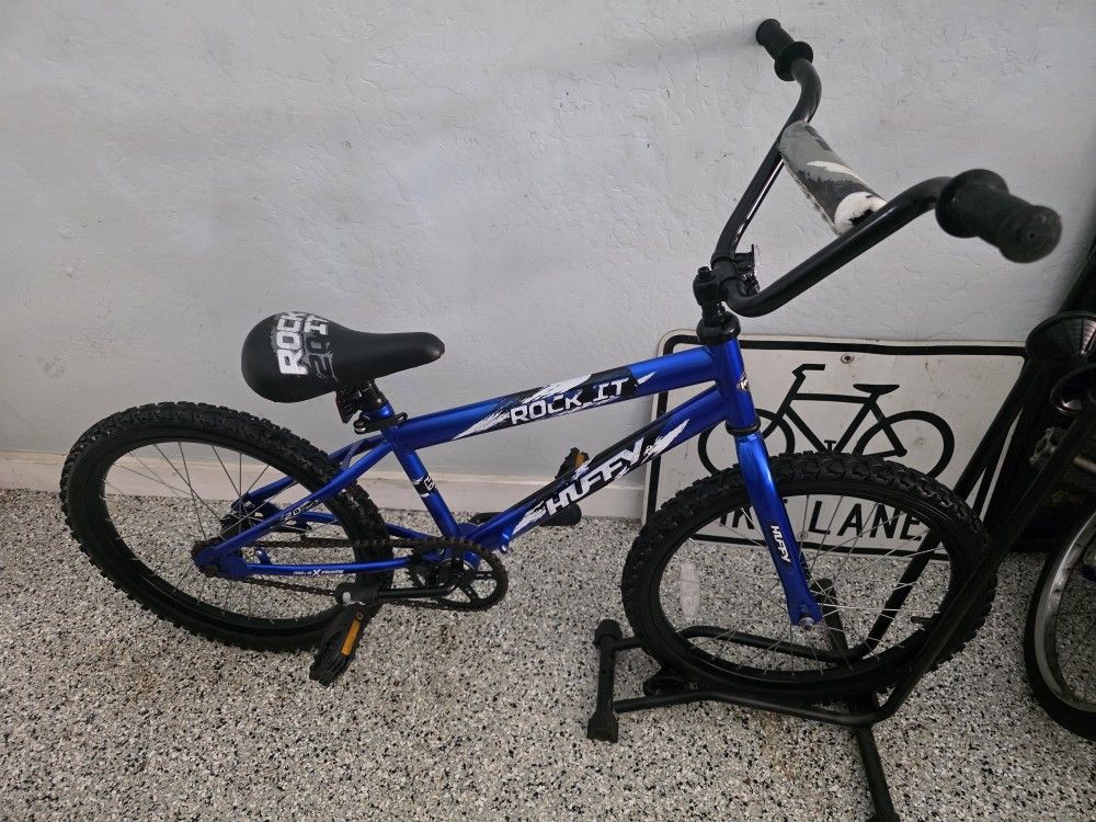 🔥🚲🔥Huffy 20" Rock It Kids' Bike, Fits Riders 3'7" - 4'7", Blue, Child, Boys🔥🚲🔥