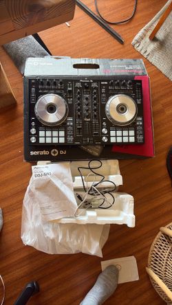 PIONEER DJ SERATO DDJ SR2 CONTROLLER w/ BOX and papers
