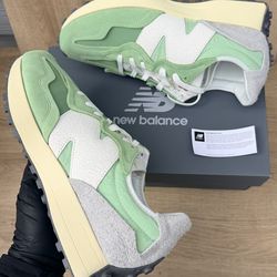 New balance 327 Chive Avocado Size 10M