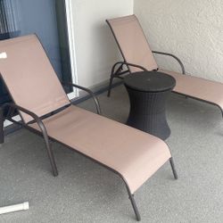 EUC Like New *chaise Lounge Set & Cooler Table ** Beach 