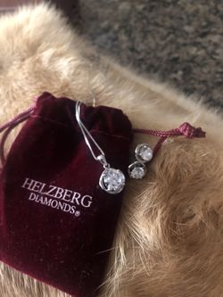 Helzber diamond cz neckless set