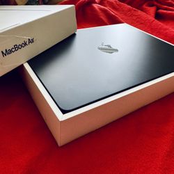 Apple Macbook Air M2 512 GB 100% Battery Life With box