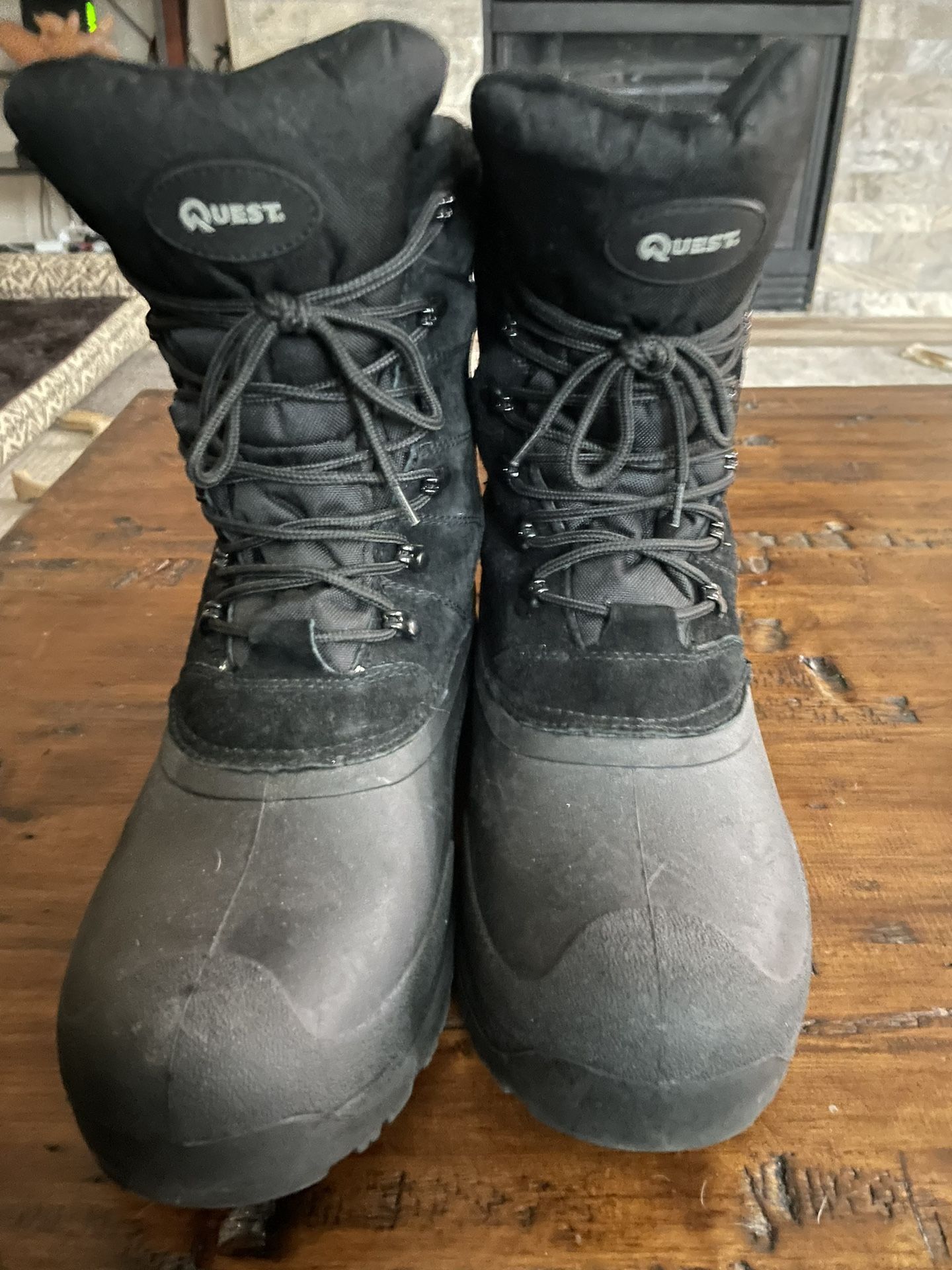 Quest Men’s Size 10 New Snow Boots