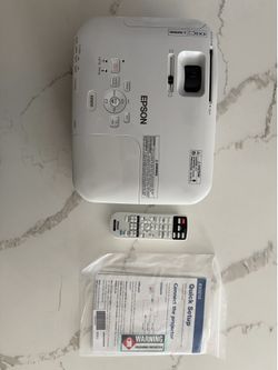 Epson EX3212 Projector & Portable Screen