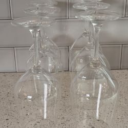 Set Of 8 Wine Glasses & 2 Carafes Decanters