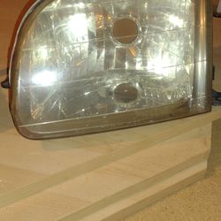 Headlight For Toyota Tundra 2000 To 2005 Left Side 