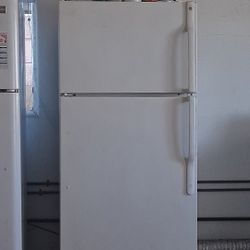 Like NEW Refrigerator 