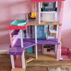 Barbie Dream House 