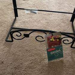 Rubbermaid window Box Holder