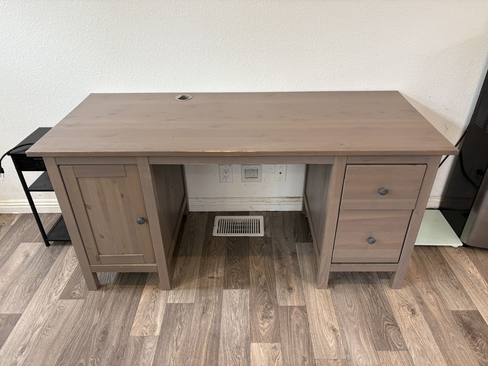 Office desk With Storage Drawers In excellent condition measures 5 ft x 2 feet Can deliver if you cover my gas
