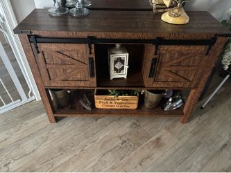 Beautiful farmhouse, entryway cabinet table