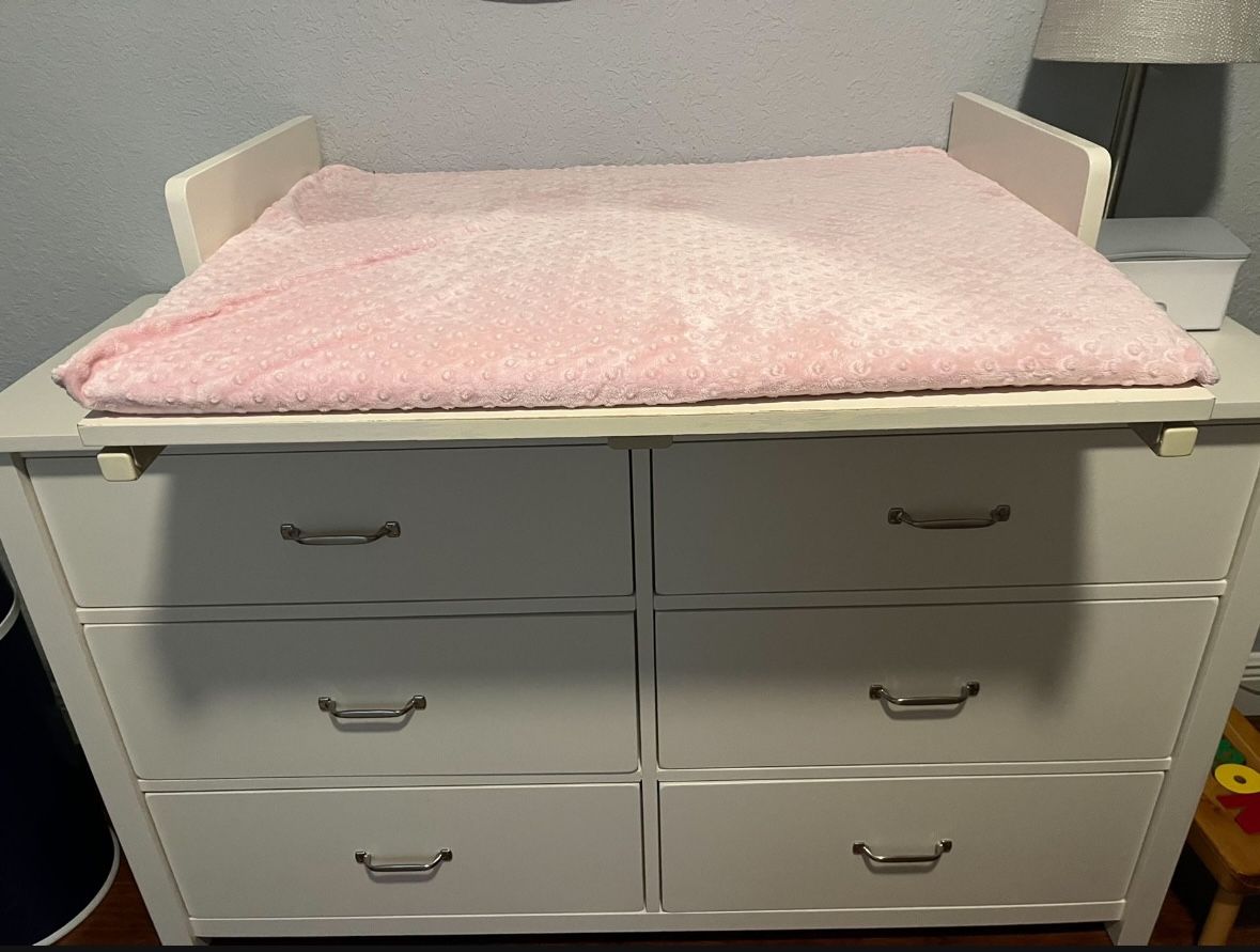 Bellini large changing table 