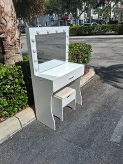 Vanity Table W31.5" D16" H54.5"/32"