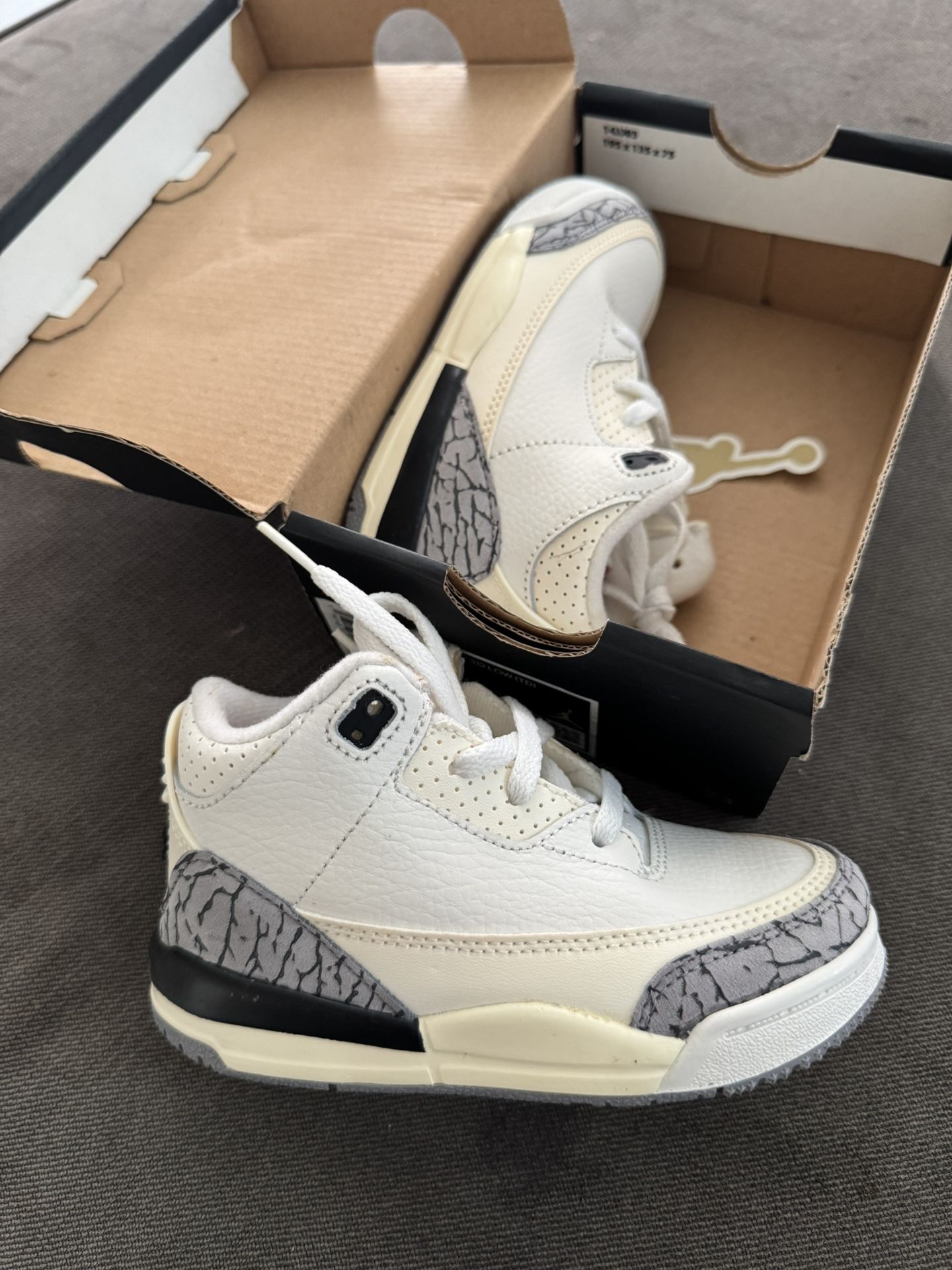 AIR JORDAN 3 WHITE CEMENT KIDS 8C