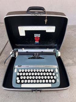 Vintage Smith Corona Sterling 12 Typewriter In Case 
