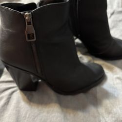 Like New Womens Boots Size 9