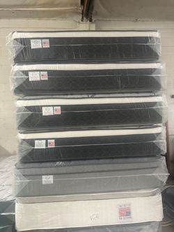Queen Size Mattress Pillow Top 12"    new mattress in a plastic sealed