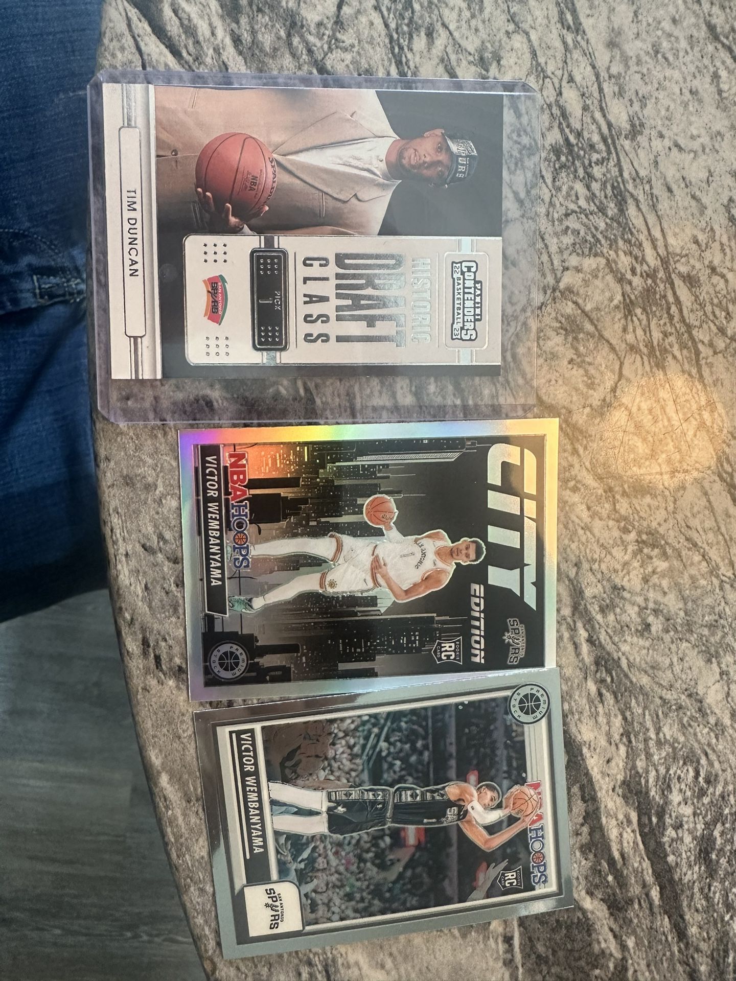 Victor wembanaya And Tim Duncan Set
