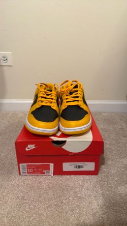 Nike dunk goldenrod size 10