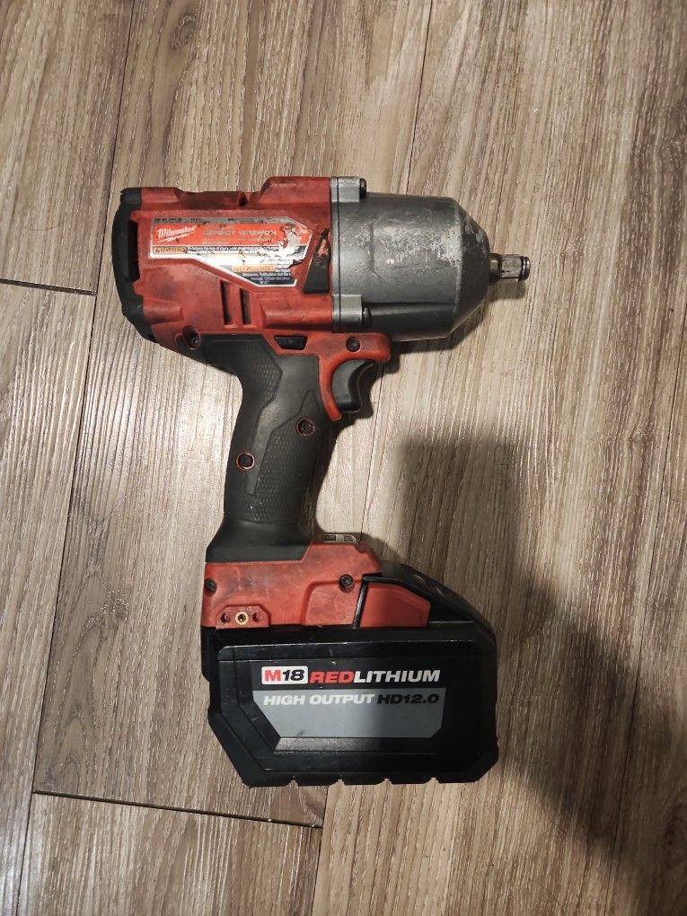 MILWAUKEE IMPACT WRENCH