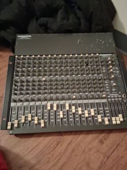 Mackie 16-Channel Audio Mixer