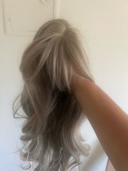 Long Wavy Blonde Ombre Wig