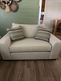 Custom living spaces oversized chair brand new