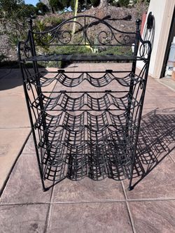 Metal wine rack