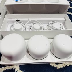 Google Nest WiFi 2200 Mbps Mesh Router and Two Points - Snow (GA00823)