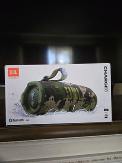 *New* JBL Charge 6 Bluetooth Speaker Camo