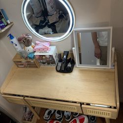 Desk w light Up Mirror 