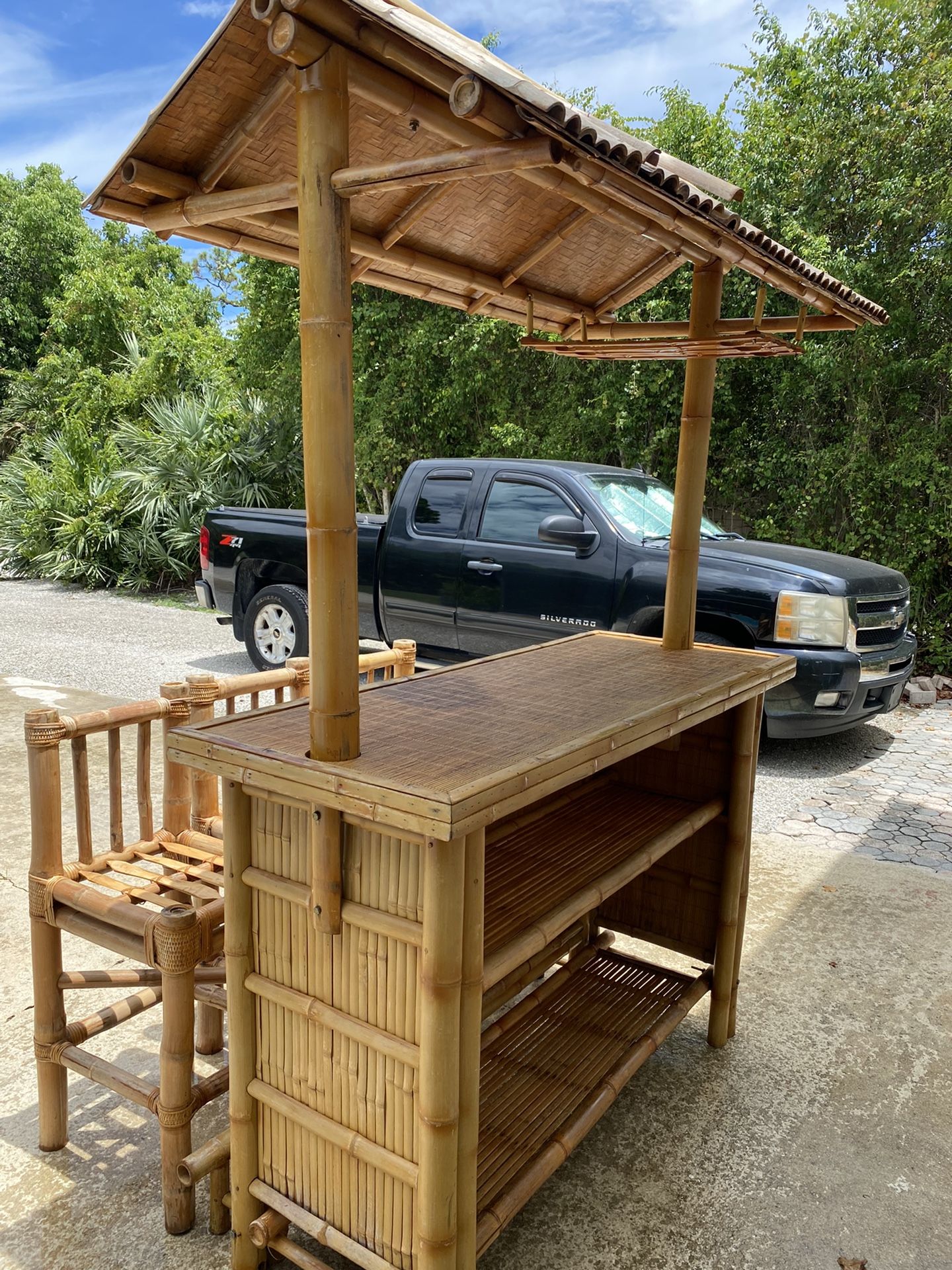 Bamboo Tiki Bar And 3 Bar Stools